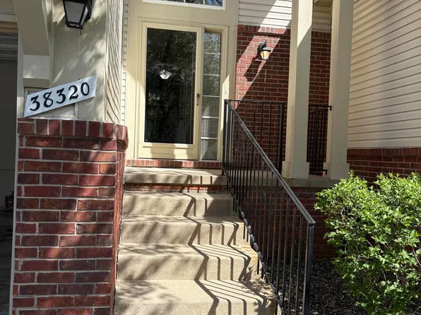 38320 Saratoga Cir, Farmington, MI 48331