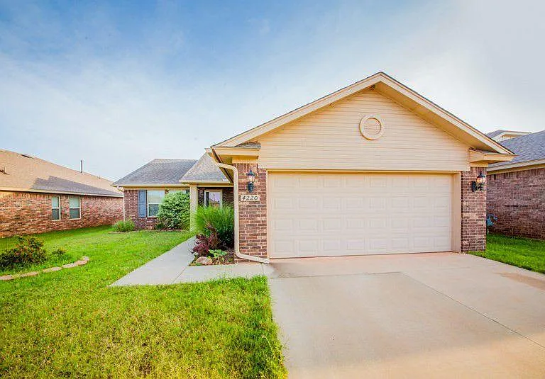 4220 W Prescot Dr — Photo 1