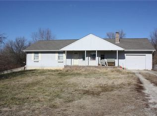 25346 Metro Ave, Tonganoxie, KS 66086