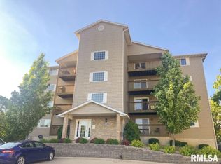 4082 Creek Hill Dr #82, Bettendorf, IA 52722