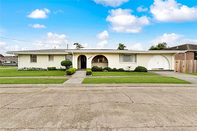 4 bed, 3.0 bath, 2028 sqft, $3,000 — Photo 3