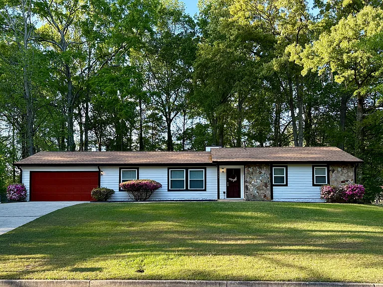 2795 Fox Hall Ln N — Photo 1