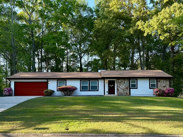 2795 Fox Hall Ln N, Atlanta, GA 30349