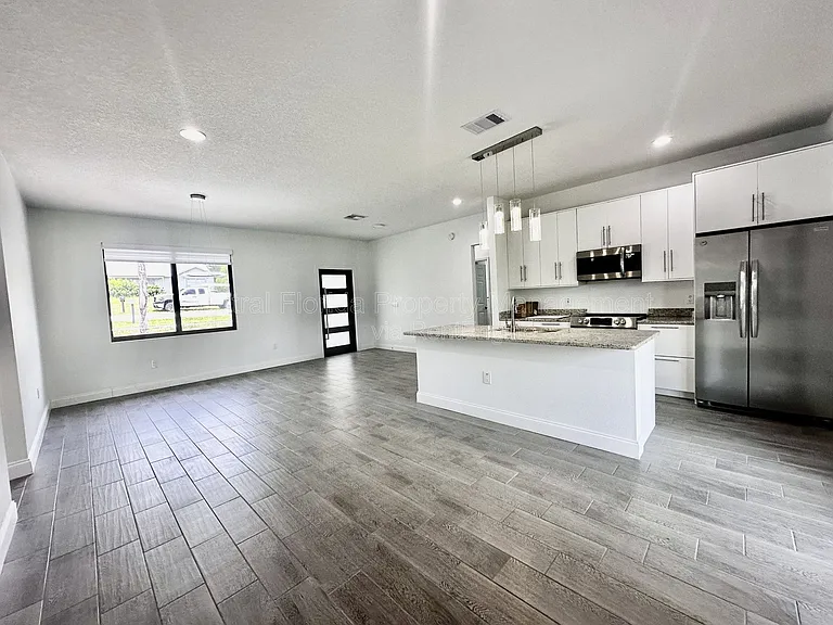 774 W 9th St — Photo 3