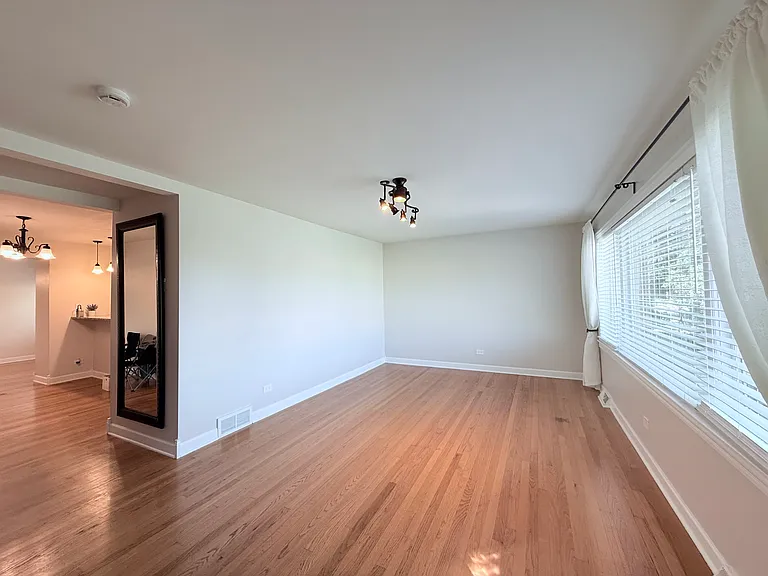 4528 Grace St — Photo 7