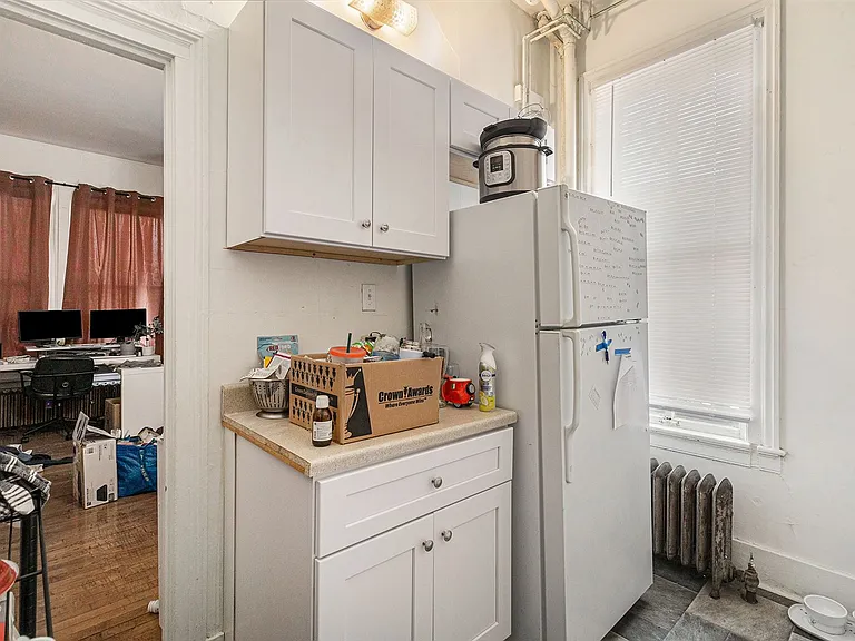 410 N State St — Photo 25