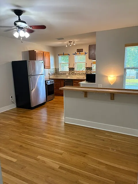 2 bed, 800 sqft, $1,950 — Photo 3