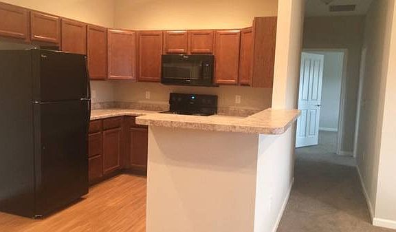 4th image of 3116 Foxbridge Dr