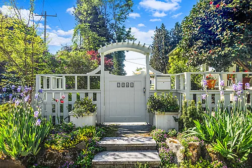 7541 Seward Park Ave S Photo 1