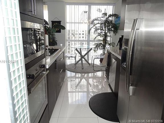 4th image of 18181 NE 31st Ct APT 2209