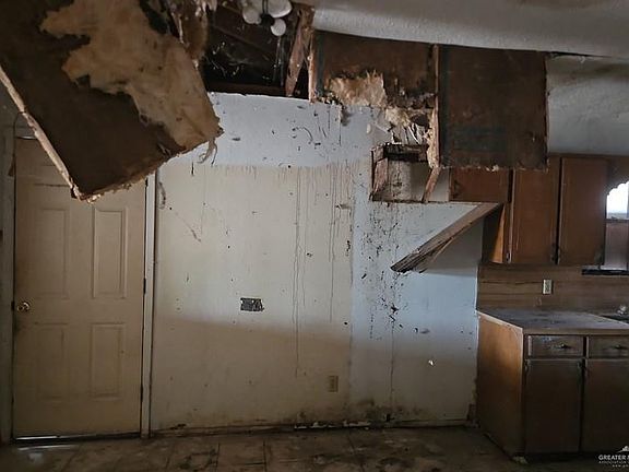 4th image of 257 Broadway St