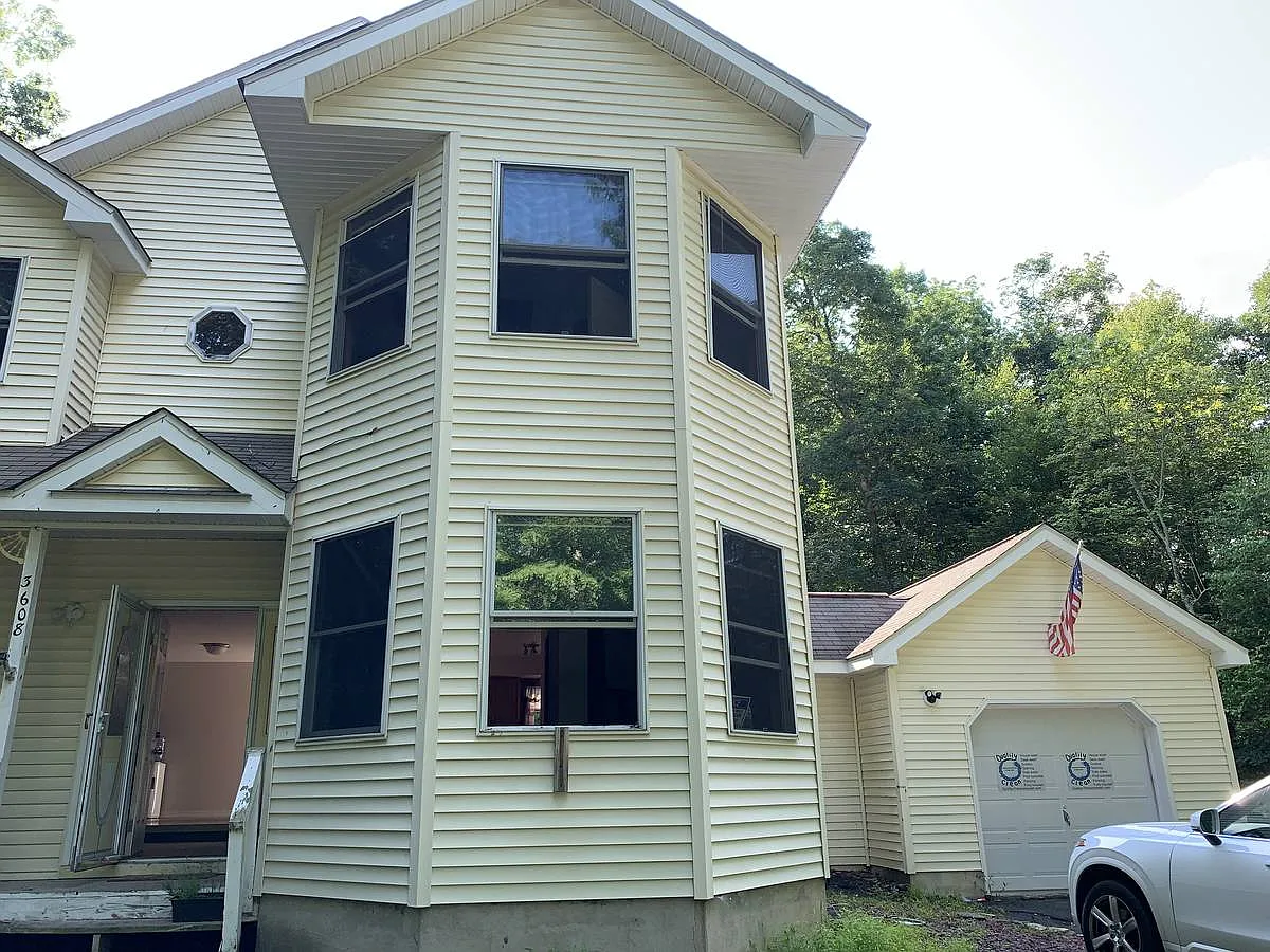 3 bed, 2.5 bath, 1815 sqft, $2,280 — Photo 1