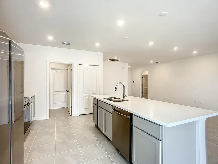 736 SW 5th St — Photo 6