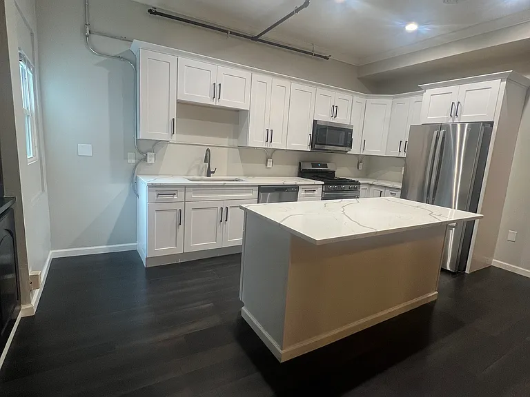 200 Broad St #3B — Photo 4
