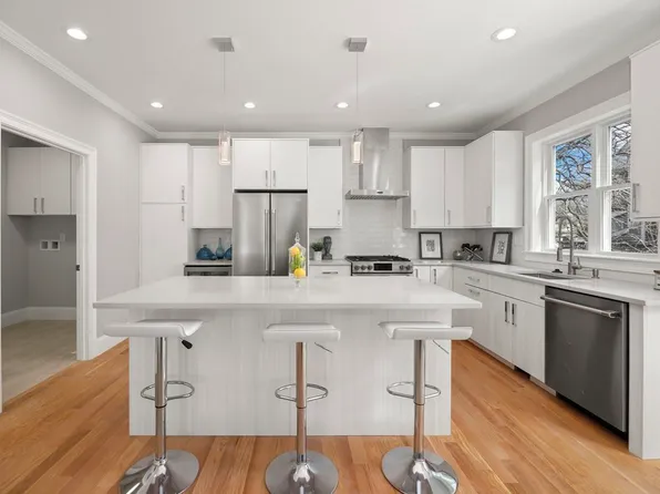 46-48 Wyvern St #A, Roslindale, MA 02131