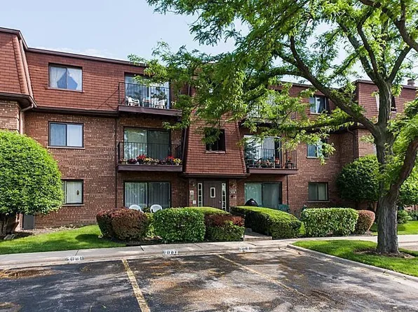 608 Cobblestone Cir, Glenview, IL 60025