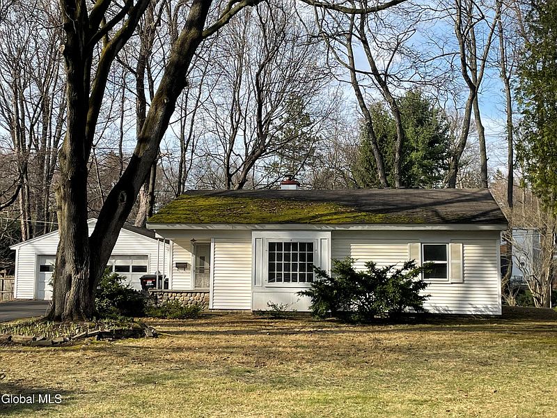 2nd image of 8 Clover Lane