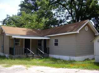 316 E Railroad St SE, Pelham, GA 31779