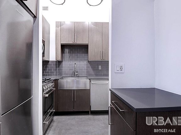 2nd image of 123 Bank St APT 370