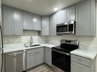 4445 Riverside Blvd APT 5, Sacramento, CA 95822