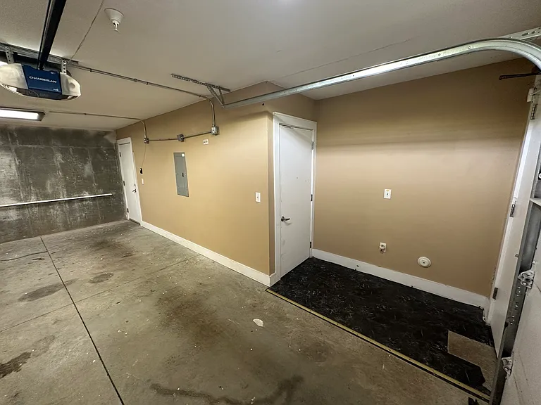 946 E 8th St #946 — Photo 30