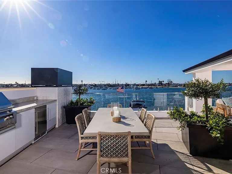 130 S Bay Front — Photo 46