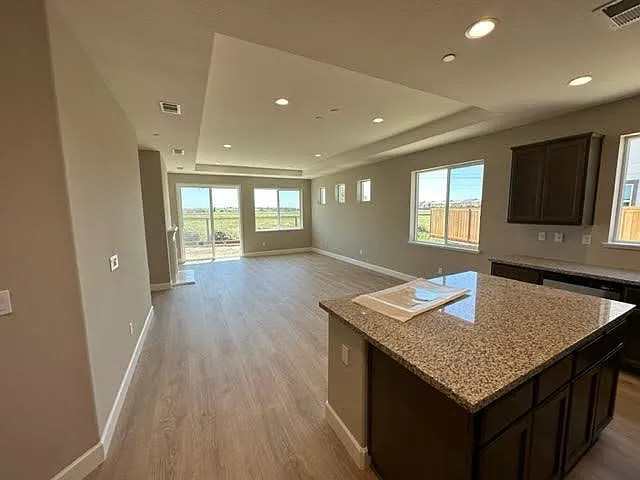 529 Kingbird Cir — Photo 8