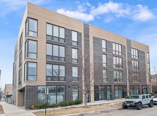 2403 W Berenice Ave #201, Chicago, IL 60618