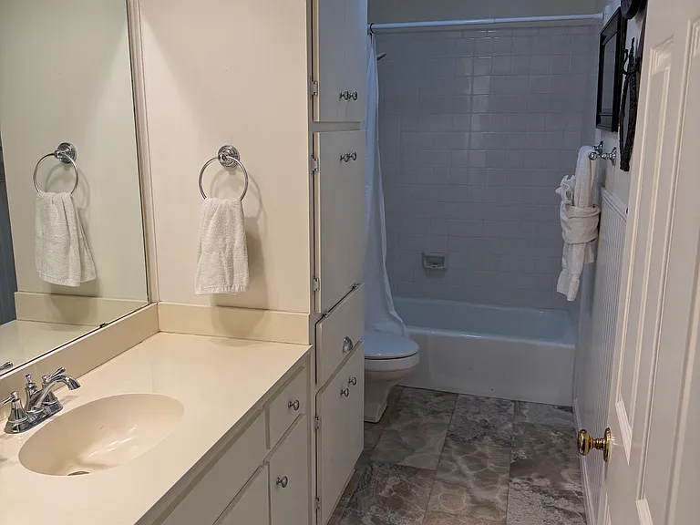 440 Towne Park Trl — Photo 8