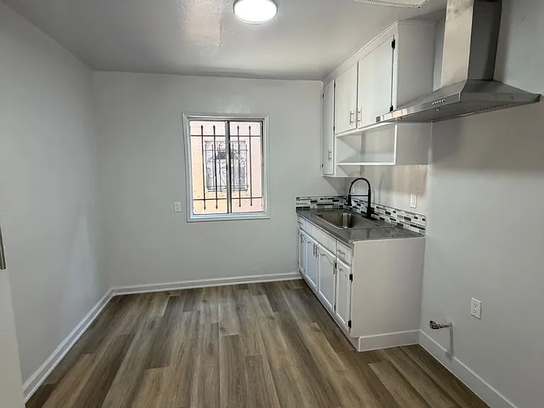 8464 S Avalon Blvd — Photo 13