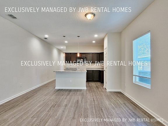 4th image of 631 3rd Ave S