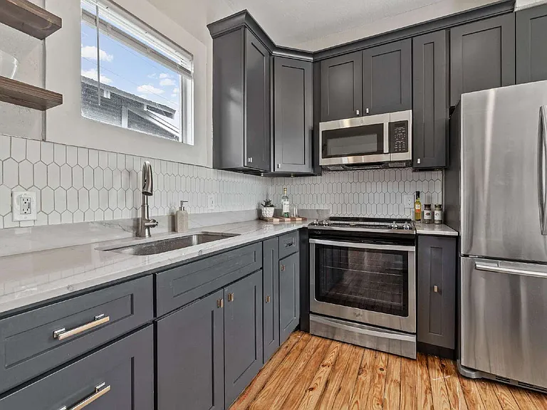 2506 1/2 E Columbus Dr — Photo 13