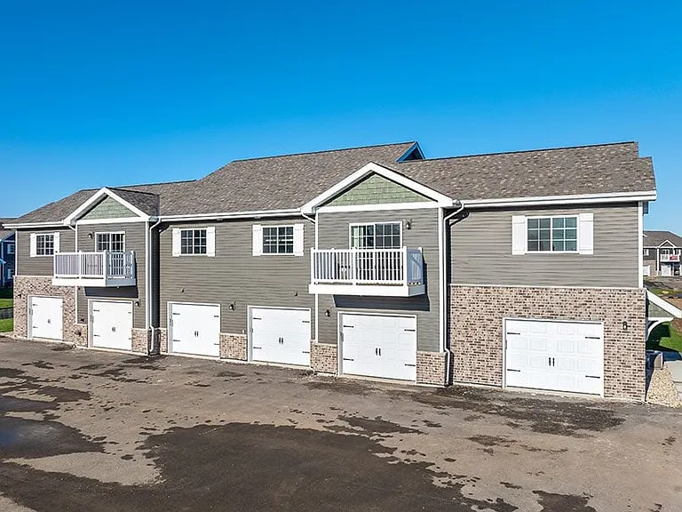 THE CROSSROAD COMMONS — Photo 18