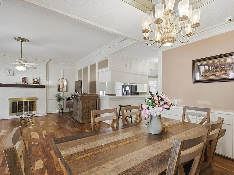 321 Champions Colony St #III — Photo 5