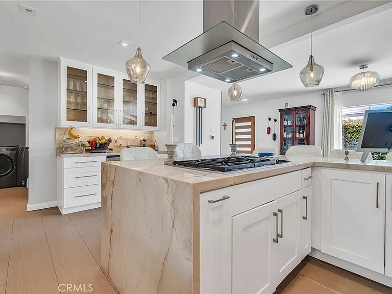 2324 W 37th St — Photo 11