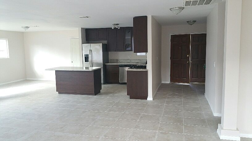 Unit 1 kitchen -3665