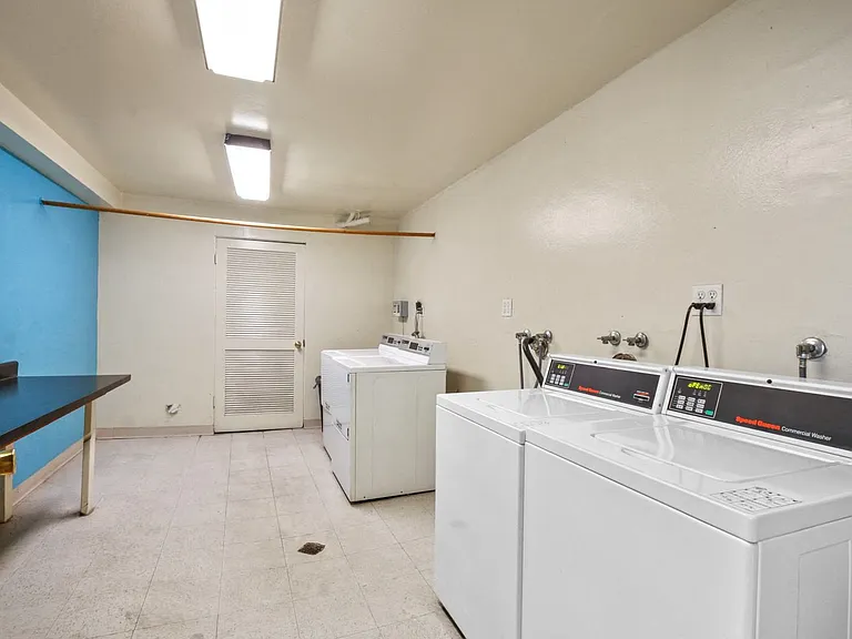 Palm Capri Apartments — Photo 14