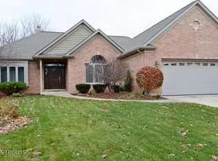 141 Walnut Cir, Sugar Grove, IL 60554