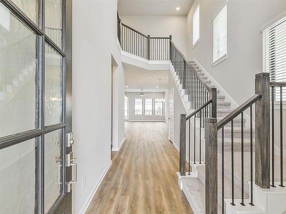 5th image of 360 Summer Place Dr