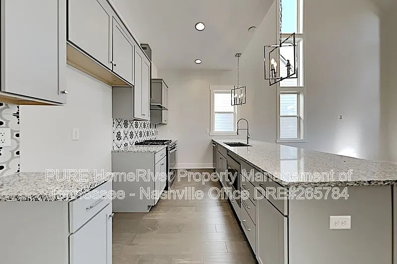 3 bed, 3.5 bath, 1945 sqft, $2,975 — Photo 3