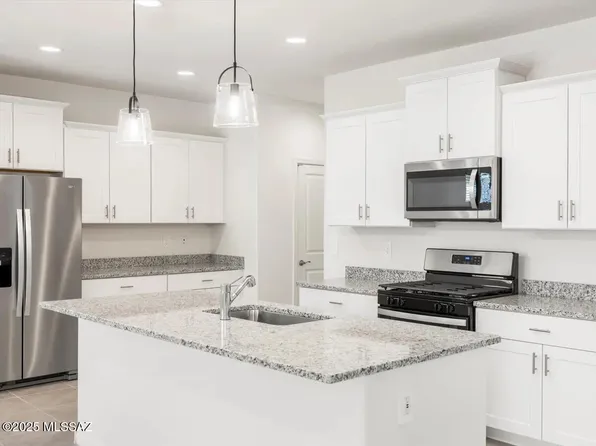 13221 E Paul Marsh Dr, Tucson, AZ 85747