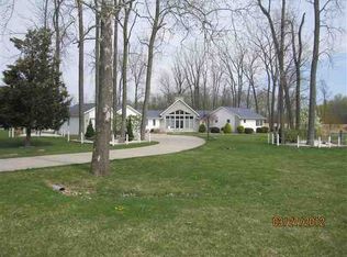12804 N Schenkel Dr, Milford, IN 46542