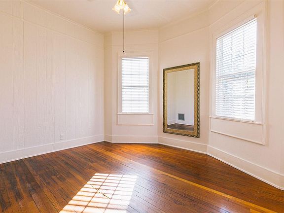 3rd image of 423 E Government St