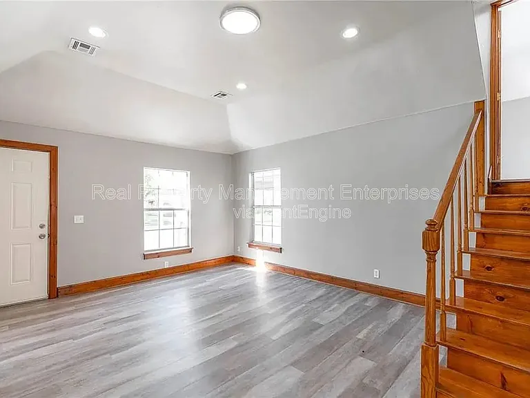 3633 N Youngs Blvd — Photo 4
