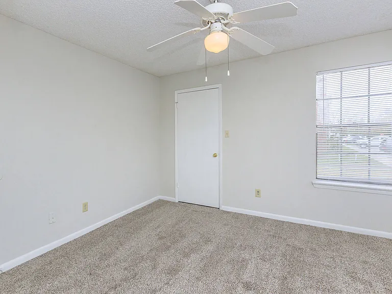 Regency Gardens Apartments — Photo 15