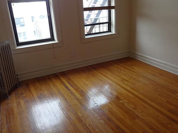 2nd image of 2805 33rd St APT 5D