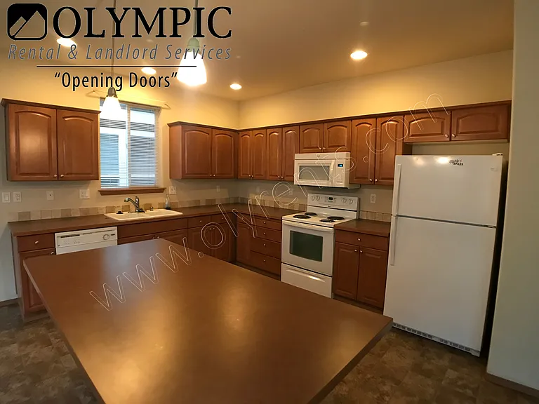 Kitchen (1 of 3)