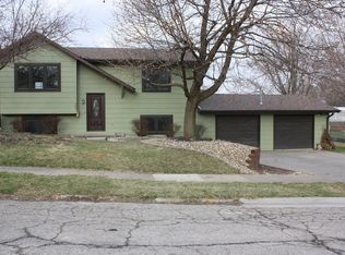 303 Hazel St, Pella, IA 50219