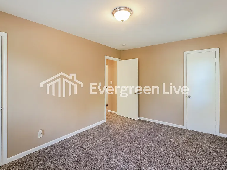 10616 E 14th St S — Photo 10