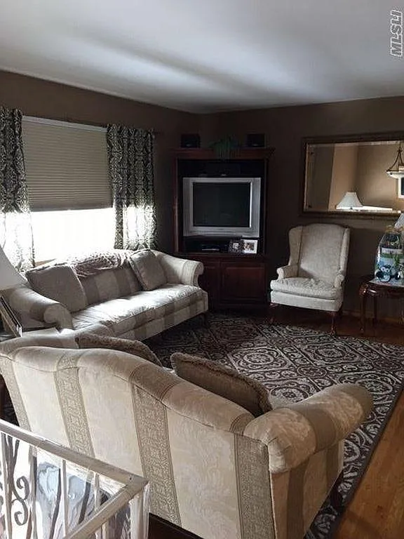 N Suffolk Ave, Massapequa — Photo 4